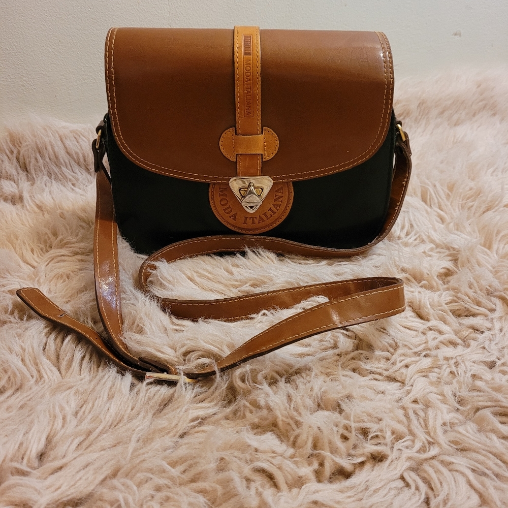 Moda Italiana Vintage Leather Black and Tan Envelope Crossbody Purse.
